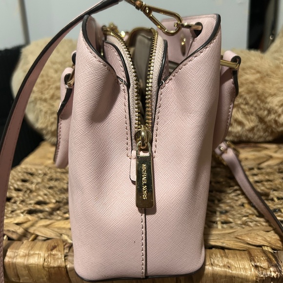 Michael Kors pink crossbody purse - Picture 10 of 10